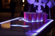 Team building MadCityZen : ambiance festive autour du Beer Pong Digital en entreprise. | © MadCityZen